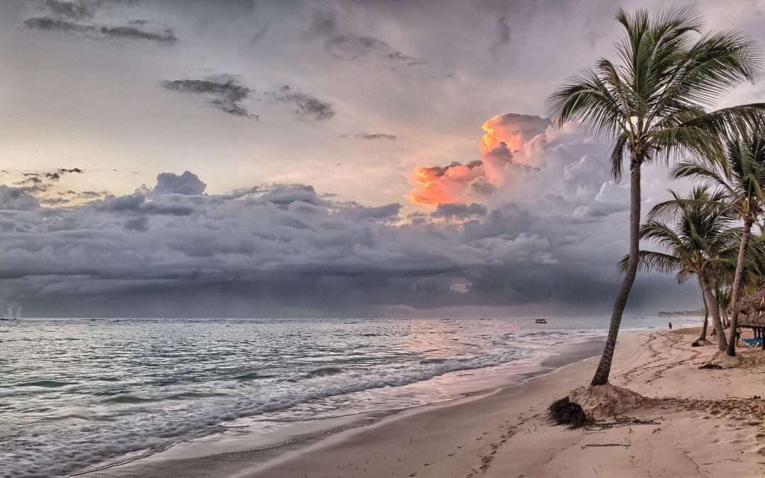 Gray clouds ove the ocean